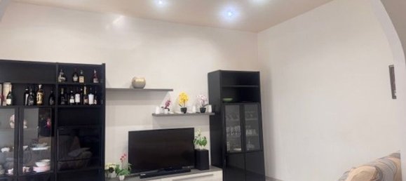 5 rooms Apartment in Livorno, Italy No. 306686 4