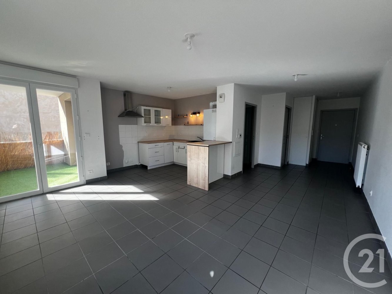 Квартира с 2 спальнями в Иль-де-Франс, Франция № 201204