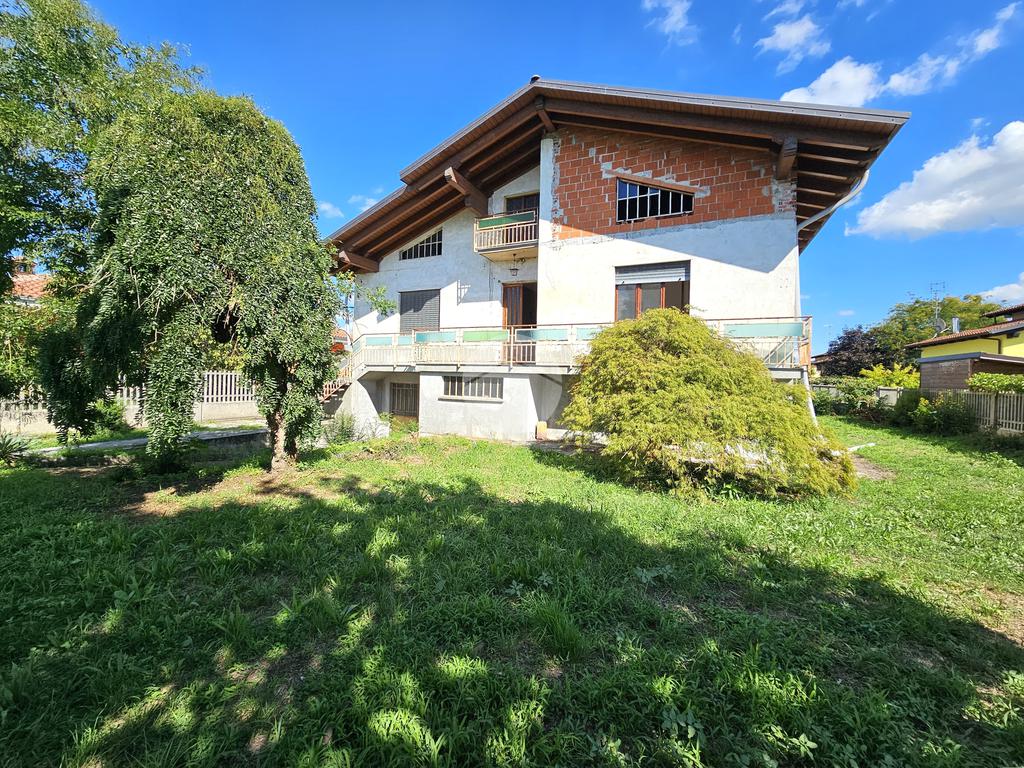 Villa de 3 dormitorios en Mazzè, Italy No. 356651