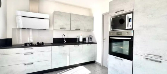 3 bedrooms House in Salon-de-Provence, France No. 332668 4