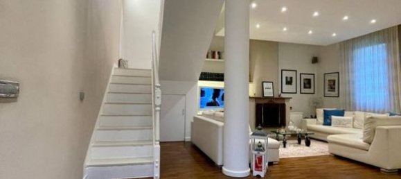 3 bedrooms Villa in Arese, Italy No. 166217 2