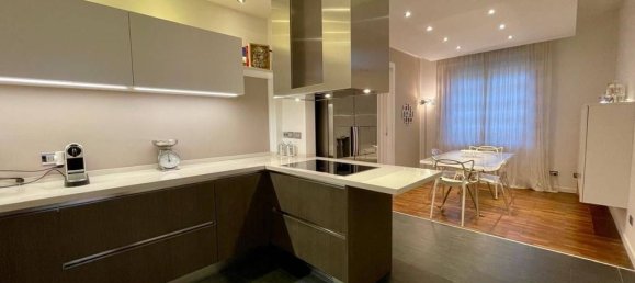 3 bedrooms Villa in Arese, Italy No. 166217 17