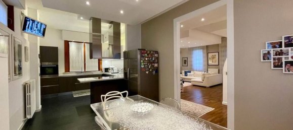 3 bedrooms Villa in Arese, Italy No. 166217 16