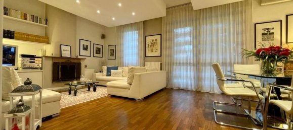 3 bedrooms Villa in Arese, Italy No. 166217 4