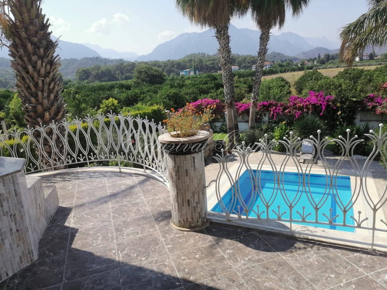 Villa 4+1 à Kemer, Turkey No. 28621