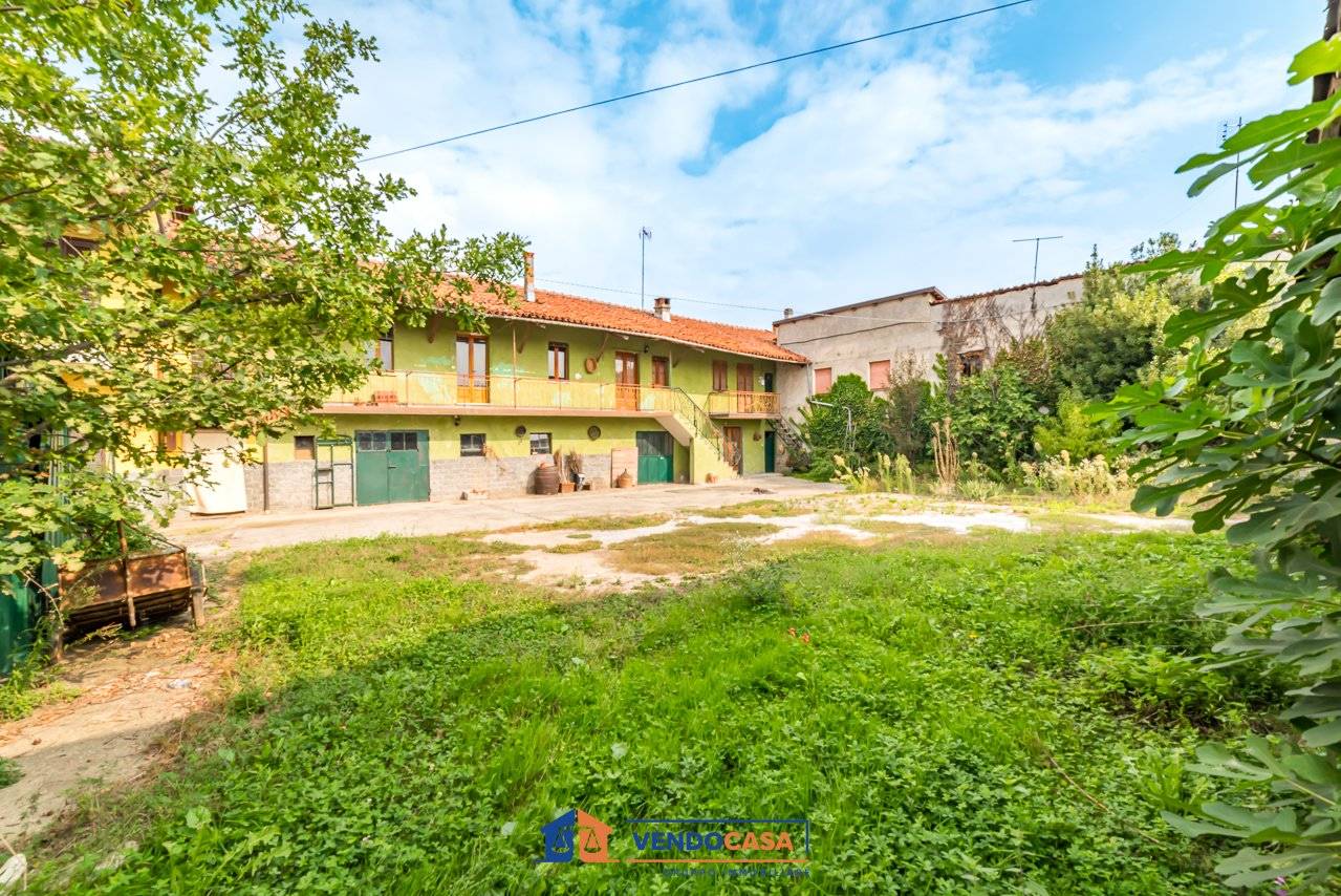 4 bedrooms House in Busca, Italy No. 159494