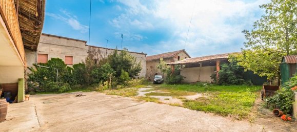 4 bedrooms House in Busca, Italy No. 159494 5