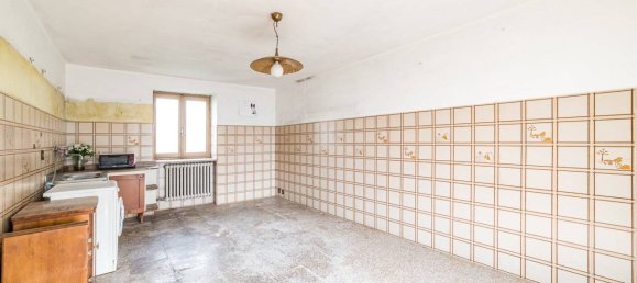 4 bedrooms House in Busca, Italy No. 159494 9