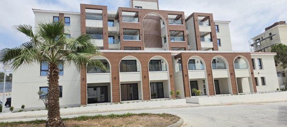 2 bedrooms Apartment in Chloraka, Cyprus No. 32698 2