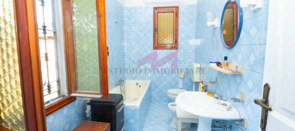 4 bedrooms Villa in Castelmassa, Italy No. 266468 15