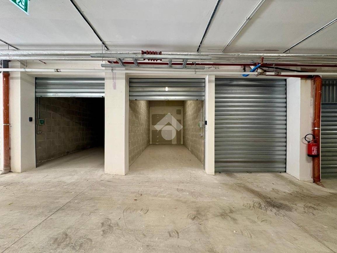 16m² Garage in Rome, Italy No. 350381