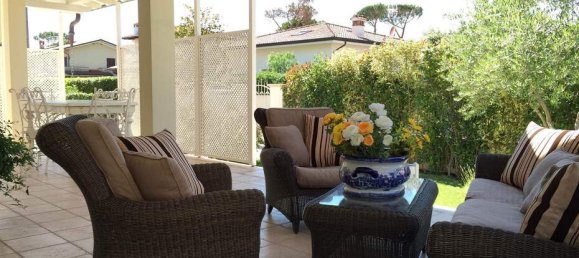 4 bedrooms Villa in Pietrasanta, Italy No. 85583 2