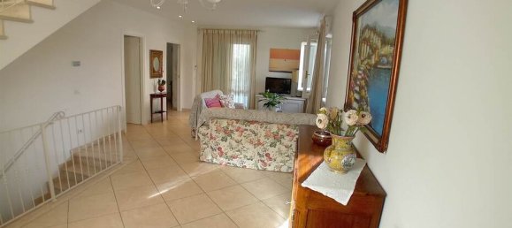 4 bedrooms Villa in Pietrasanta, Italy No. 85583 13