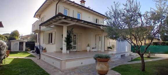 4 bedrooms Villa in Pietrasanta, Italy No. 85583 17