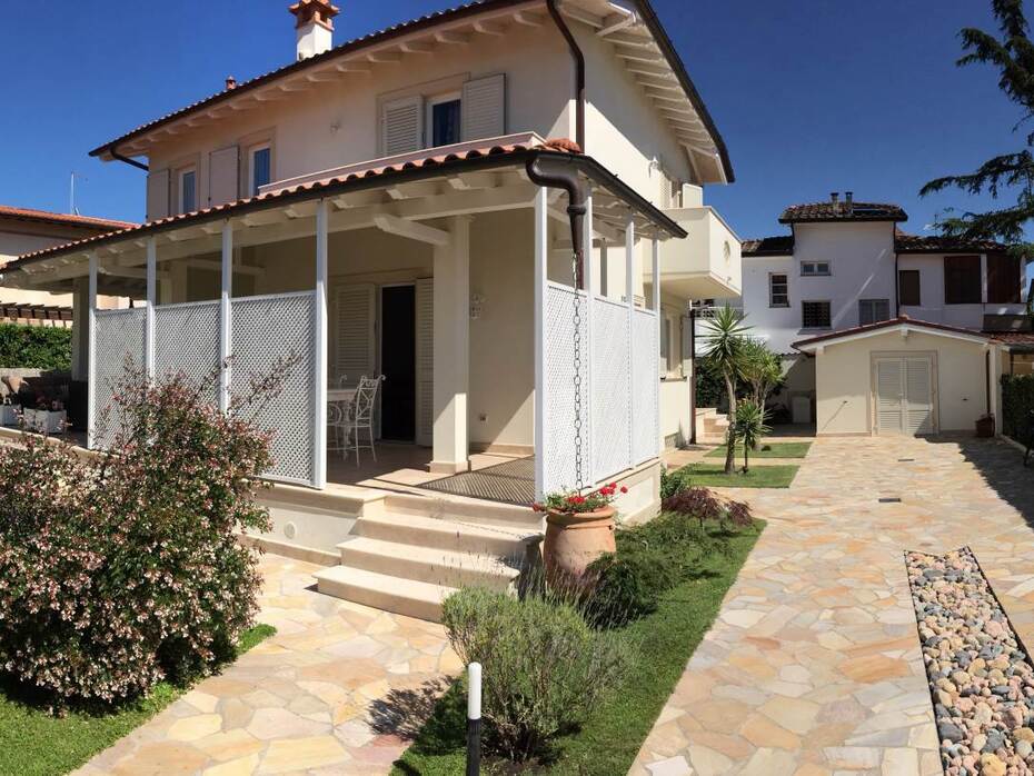 4 bedrooms Villa in Pietrasanta, Italy No. 85583