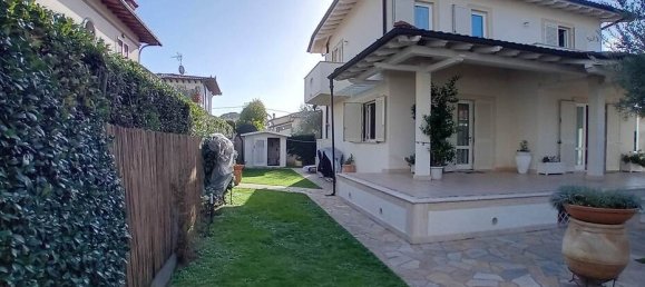 4 bedrooms Villa in Pietrasanta, Italy No. 85583 16