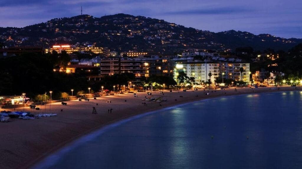 Propriété commerciale à Lloret de Mar, Spain 776m² No. 205791