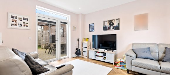 2 bedrooms House in Coulsdon, United Kingdom No. 1000 16