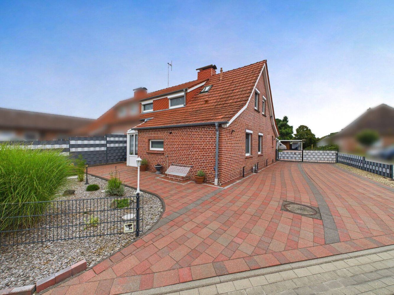 3 bedrooms Townhouse in Leer, Germany No. 289729