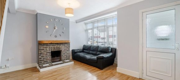 2 bedrooms House in Feltham, United Kingdom No. 9808 6