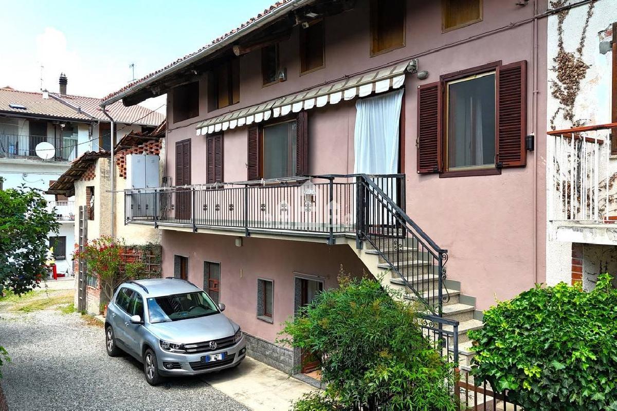 2 bedrooms House in Pavone Canavese, Italy No. 329527