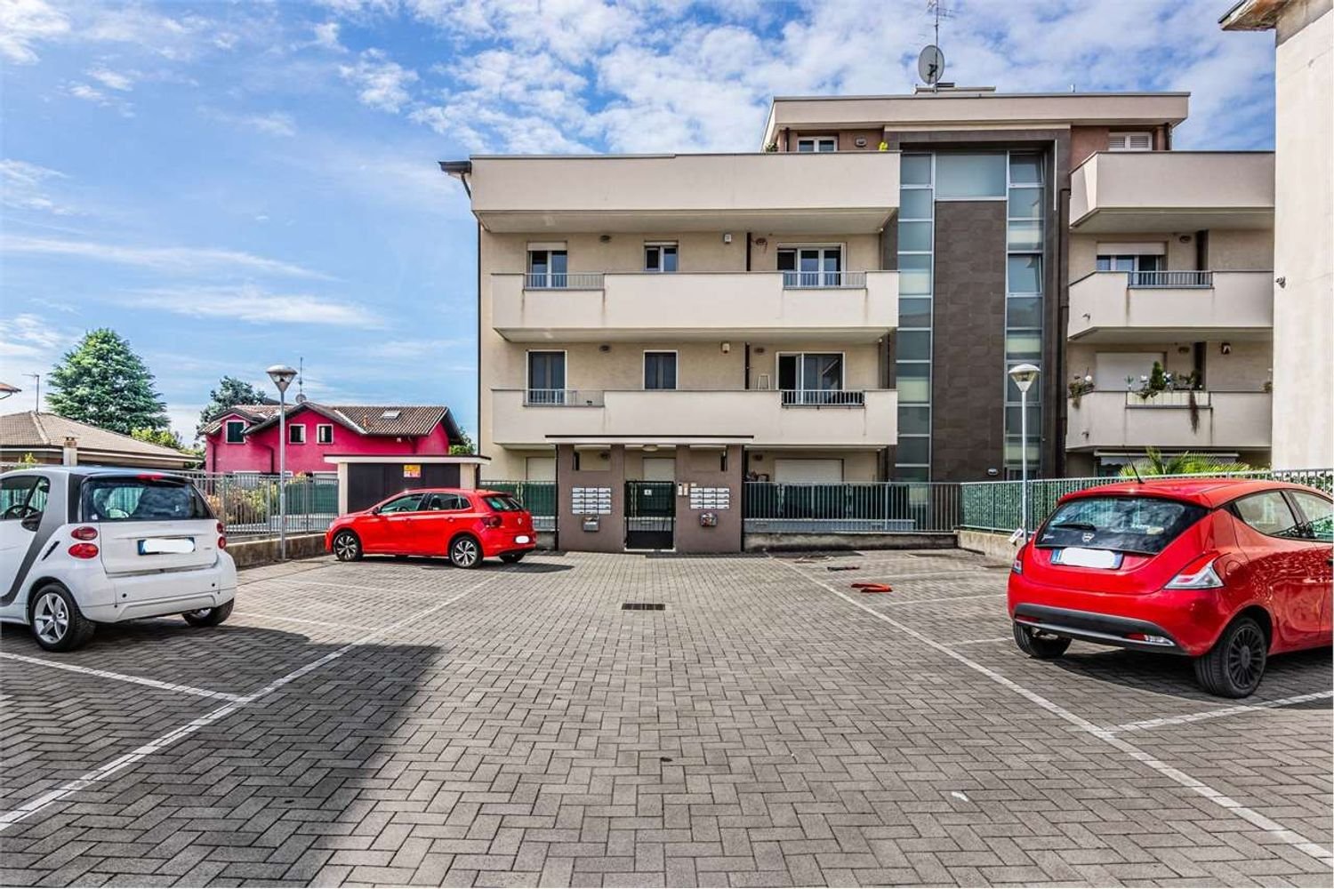 3 bedrooms Apartment in Giussano, Italy No. 361146