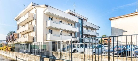 3 bedrooms Apartment in Giussano, Italy No. 361146 2