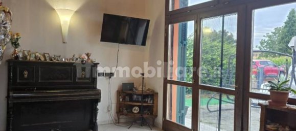 2 bedrooms House in Ferrara, Italy No. 317791 3