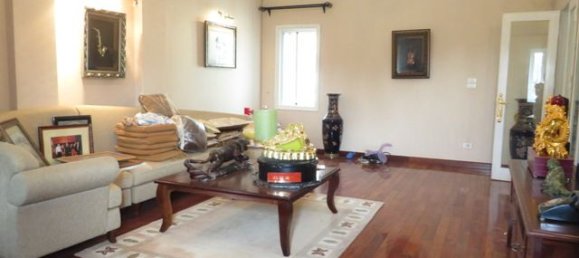 Villa de 4 dormitorios en Tay Ho, Vietnam No. 4196 8