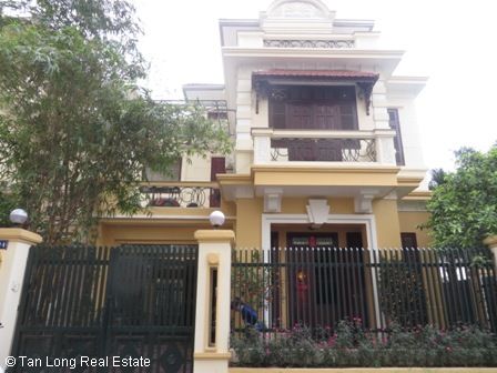 Villa de 4 dormitorios en Tay Ho, Vietnam No. 4196