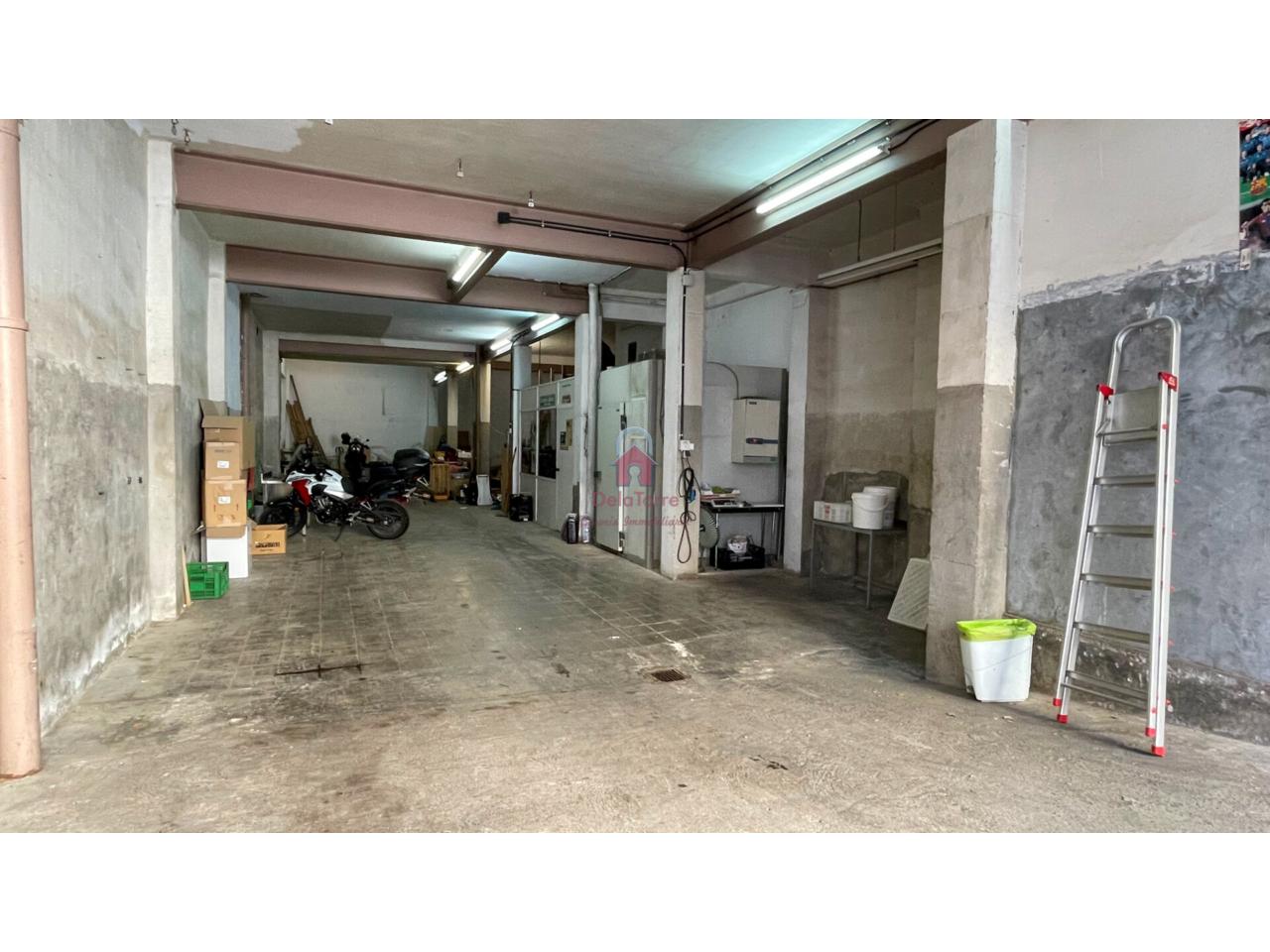 Propriété commerciale à Terrassa, Spain 270m² No. 154912