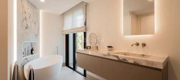 Villa de 5 dormitorios en Marbella, Spain No. 74986 16