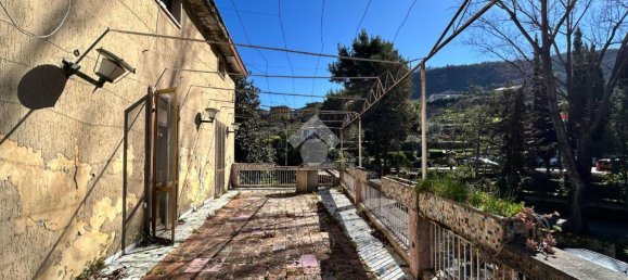 4 rooms House in Salerno, Italy No. 32144 9