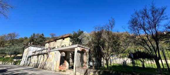 4 rooms House in Salerno, Italy No. 32144 10