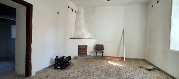 4 rooms House in Salerno, Italy No. 32144 3