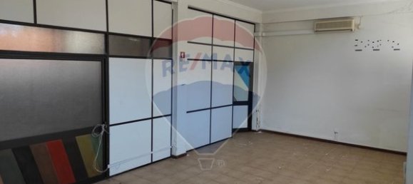 Коммерческая недвижимость 115м² в Нелаш, Португалия № 44637 2