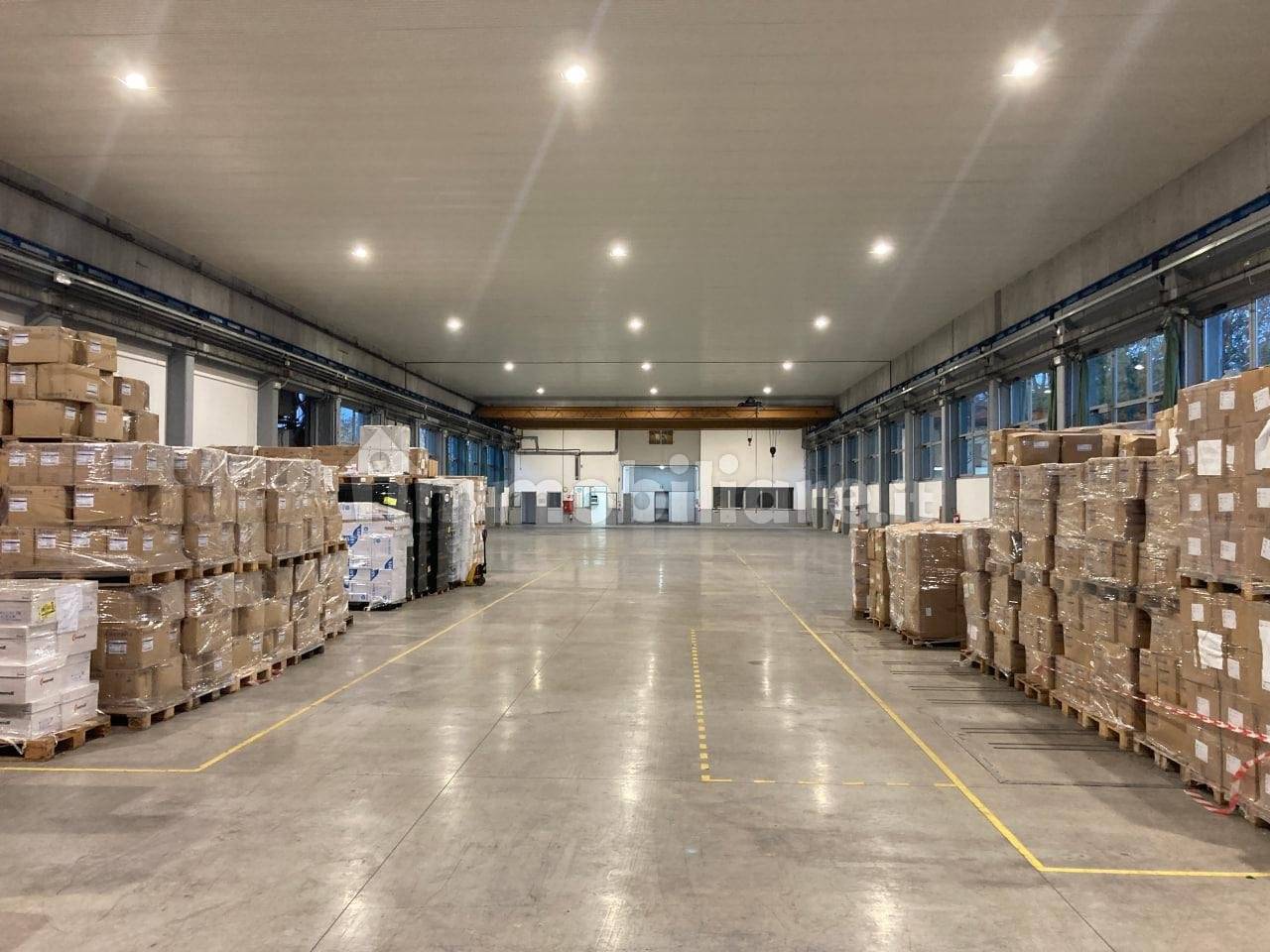  مستودع في Modena, Italy 1916متر مربع رقم 375047