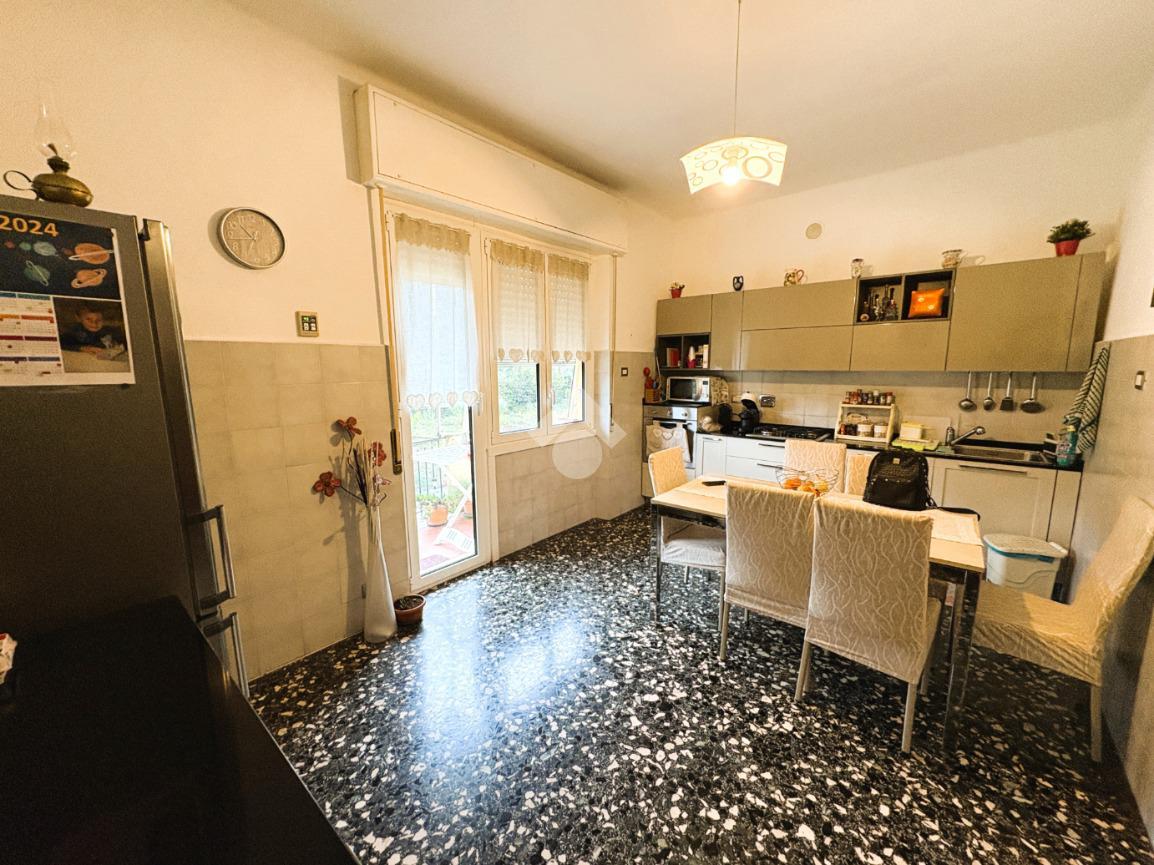 3-salle Appartement à Serra Riccò, Italy No. 116836