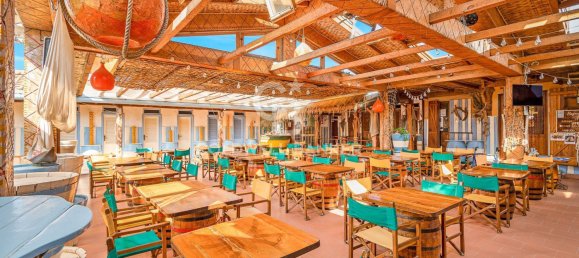 7 rooms Commercial property in Pietrasanta, Italy No. 232100 11