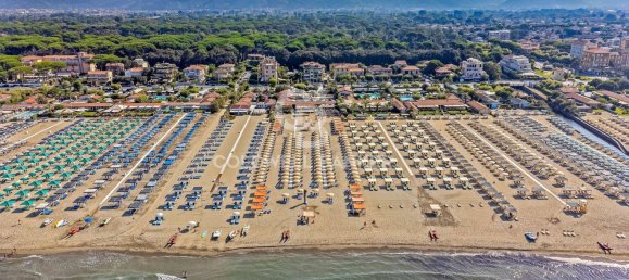 7 rooms Commercial property in Pietrasanta, Italy No. 232100 29