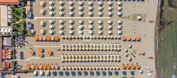 7 rooms Commercial property in Pietrasanta, Italy No. 232100 28