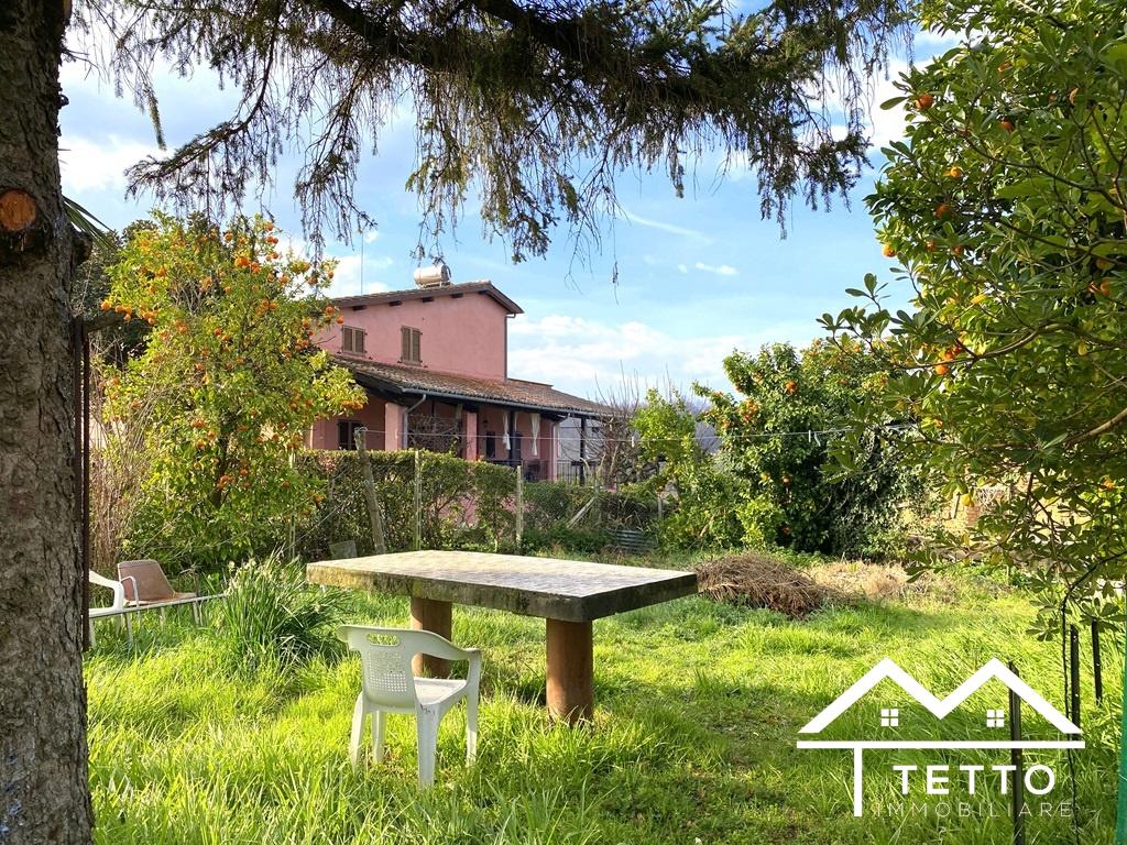 Villa de 3 habitaciónes en Forano, Italy No. 144277