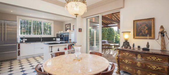 2 bedrooms Villa in Cannes, France No. 712 2