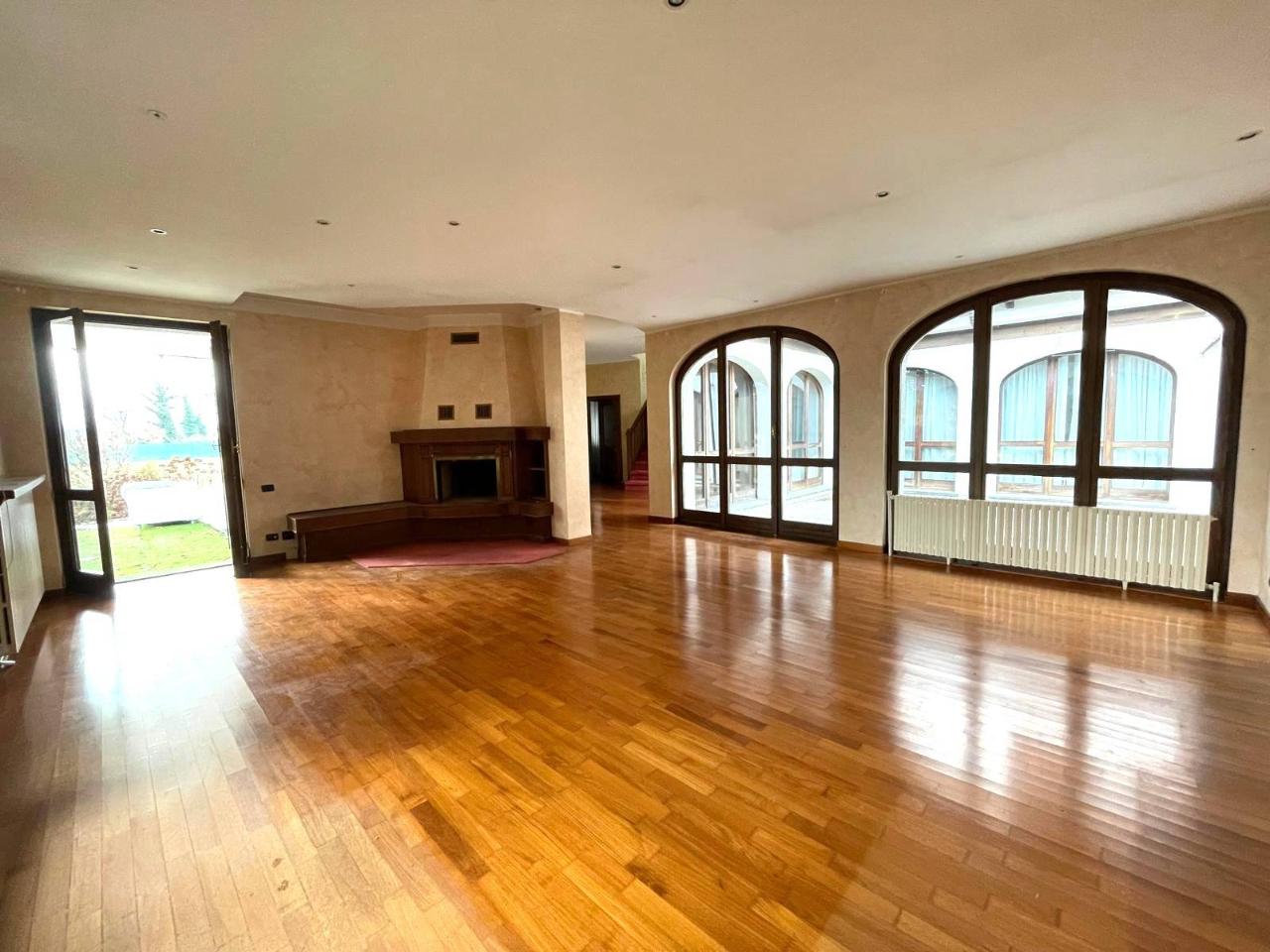 12 rooms Apartment in Caselle Torinese, Italy No. 75515