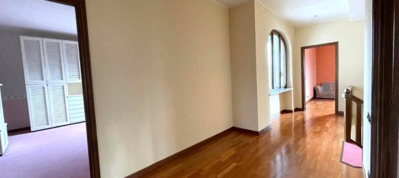 12 rooms Apartment in Caselle Torinese, Italy No. 75515 6