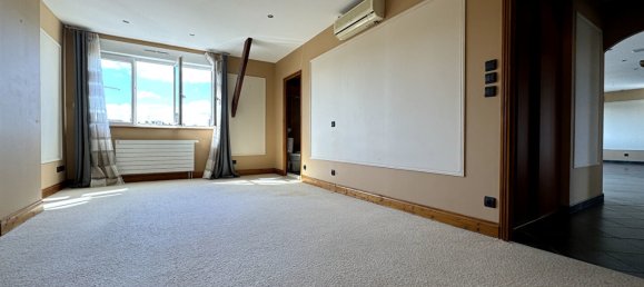 3 bedrooms Apartment in Charleville-Mezieres, France No. 242993 10