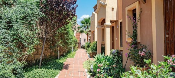 3 bedrooms Townhouse in Estepona, Spain No. 183904 4