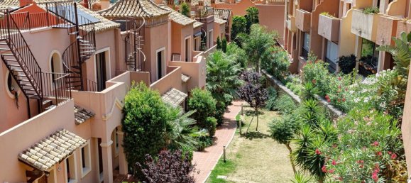 3 bedrooms Townhouse in Estepona, Spain No. 183904 2
