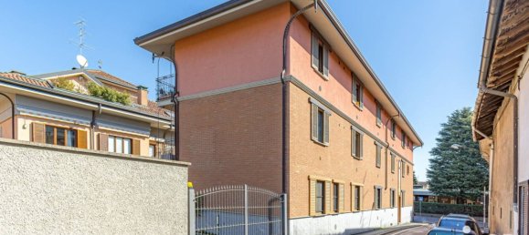 Apartamento de 1 dormitorio en Saronno, Italy No. 2339 38
