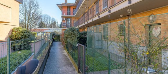 Apartamento de 1 dormitorio en Saronno, Italy No. 2339 36